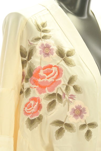 DEICY（デイシー）の古着「花柄刺繍ロングフリンジカーディガン（カーディガン・ボレロ）」大画像４へ