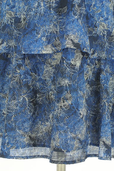 Comptoir des Cotonniers（コントワーデコトニエ）の古着「刺繍入りボタニカル柄膝丈キャミワンピ（キャミワンピース）」大画像５へ