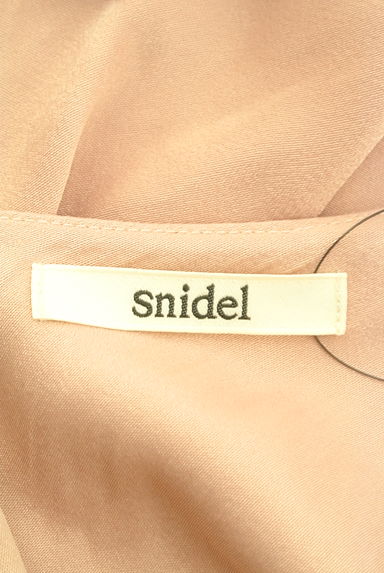 Snidel（スナイデル）の古着「微光沢Vネックノースリブラウス（カットソー・プルオーバー）」大画像６へ