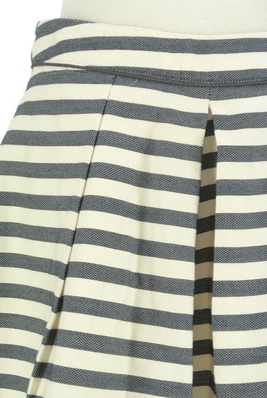 INDIVI（インディヴィ）の古着「ボーダー柄タックフレアショートパンツ（ショートパンツ・ハーフパンツ）」大画像５へ