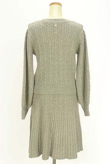 PROPORTION BODY DRESSING（プロポーションボディ ドレッシング）の古着「ケーブル編みニットトップス＋膝丈スカート（セットアップ（ジャケット＋スカート））」大画像２へ