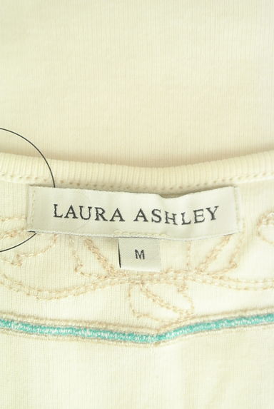 Laura Ashley（ローラアシュレイ）の古着「花刺繍VネックTシャツ（Ｔシャツ）」大画像６へ