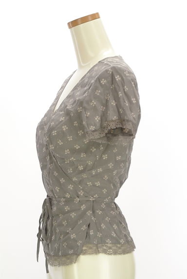 Laura Ashley（ローラアシュレイ）の古着「花柄カシュクールカットソー（ブラウス）」大画像３へ