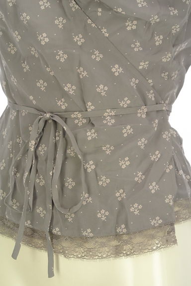 Laura Ashley（ローラアシュレイ）の古着「花柄カシュクールカットソー（ブラウス）」大画像５へ