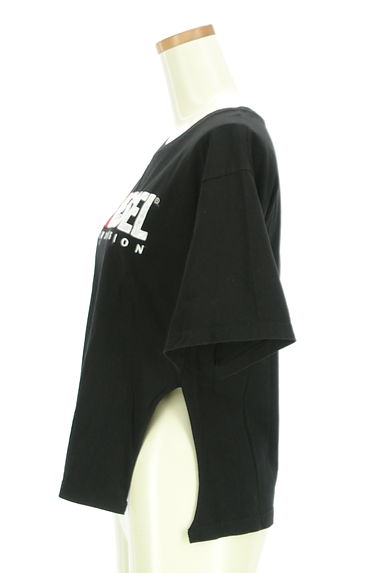 DIESEL（ディーゼル）の古着「ワッペン風ロゴスリットTシャツ（Ｔシャツ）」大画像３へ