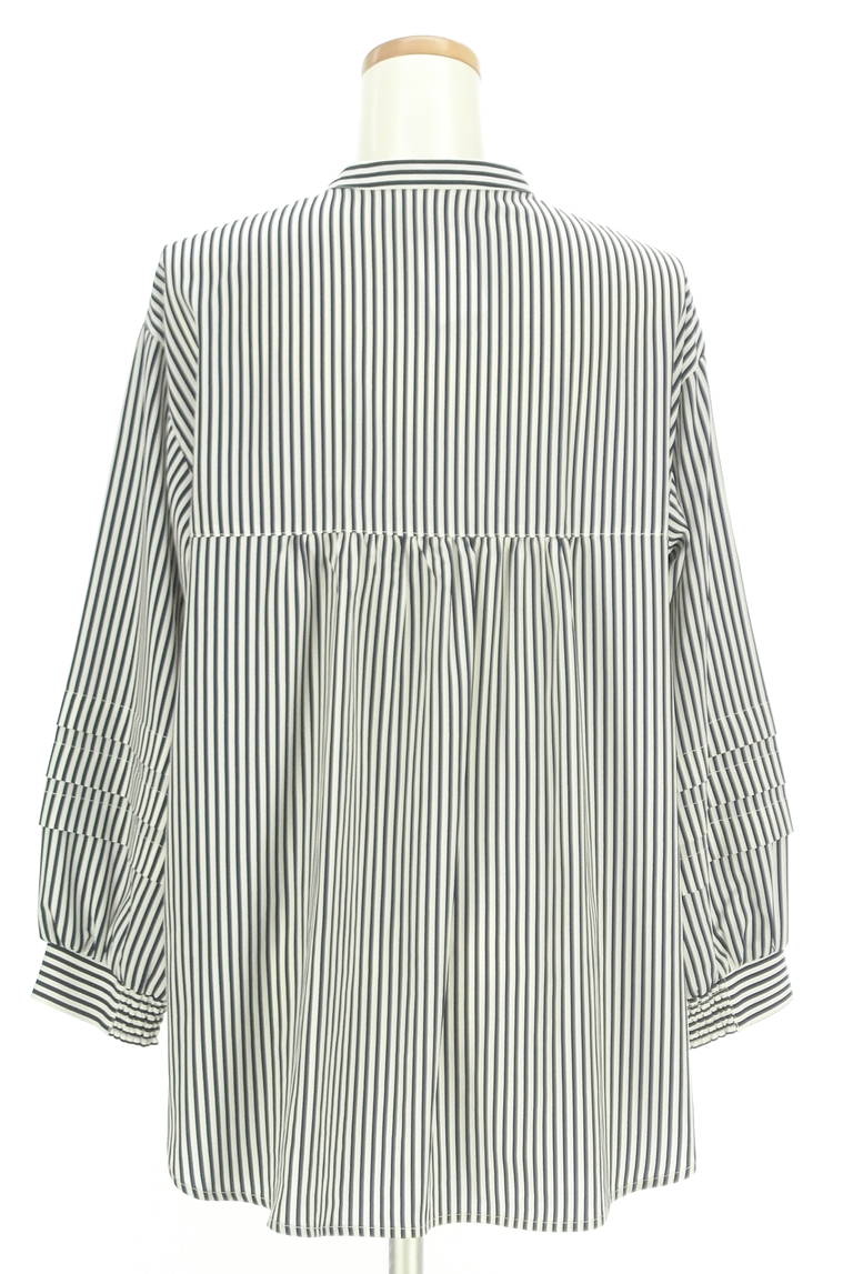 YECCA VECCA（イェッカヴェッカ）の古着「商品番号：PR10319216」-大画像2