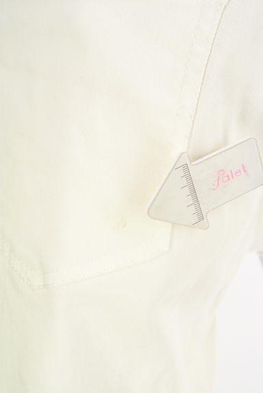NATURAL BEAUTY BASIC（ナチュラルビューティベーシック）の古着「ホワイトテーパードデニムパンツ（デニムパンツ）」大画像５へ