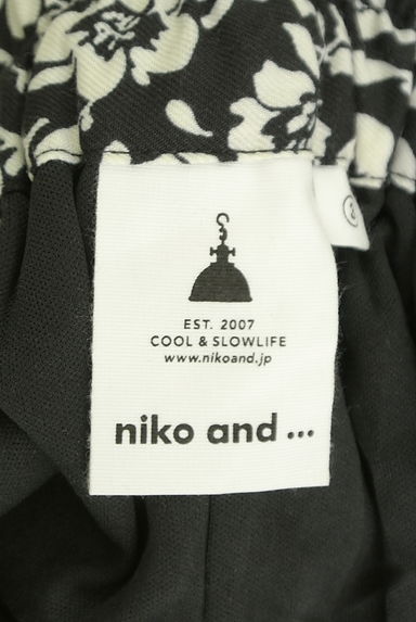 niko and...（ニコ アンド）の古着「モノトーン花柄ロングスカート（ロングスカート・マキシスカート）」大画像６へ