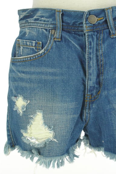 ROSE BUD（ローズバッド）の古着「ダメージデニムショートパンツ（ショートパンツ・ハーフパンツ）」大画像４へ