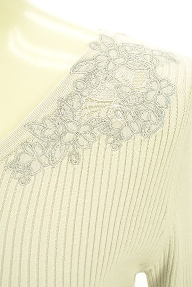 LAISSE PASSE（レッセパッセ）の古着「花刺繍入りVネックリブニットトップス（ニット）」大画像４へ