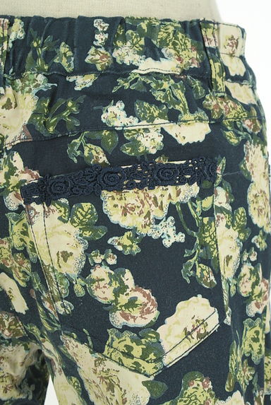 axes femme（アクシーズファム）の古着「サイドギャザー花柄クロップドパンツ（パンツ）」大画像４へ
