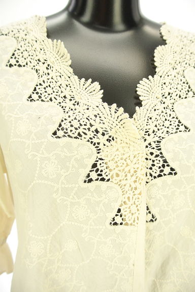 axes femme（アクシーズファム）の古着「フラワー刺繍スカラップネックブラウス（カットソー・プルオーバー）」大画像４へ