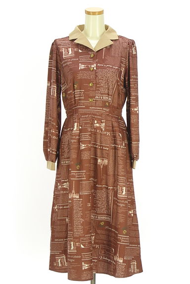 axes femme（アクシーズファム）の古着「英字プリントサテン切替衿ワンピース（ワンピース・チュニック）」大画像１へ