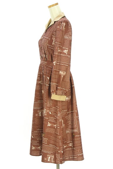 axes femme（アクシーズファム）の古着「英字プリントサテン切替衿ワンピース（ワンピース・チュニック）」大画像３へ