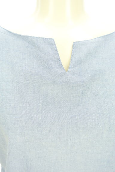 NATURAL BEAUTY BASIC（ナチュラルビューティベーシック）の古着「フレアスリーブシャンブレーキーネックカットソー（カットソー・プルオーバー）」大画像４へ