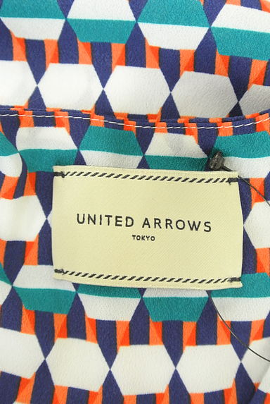 UNITED ARROWS（ユナイテッドアローズ）の古着「幾何学柄Vネックカットソー（カットソー・プルオーバー）」大画像６へ