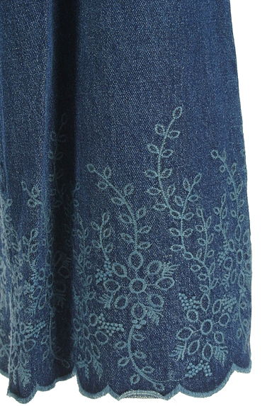 Couture Brooch（クチュールブローチ）の古着「裾スカラップ刺繍ワイドデニムパンツ（デニムパンツ）」大画像５へ