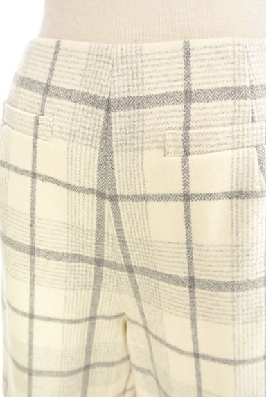 NATURAL BEAUTY BASIC（ナチュラルビューティベーシック）の古着「チェック柄ショートパンツ（ショートパンツ・ハーフパンツ）」大画像５へ