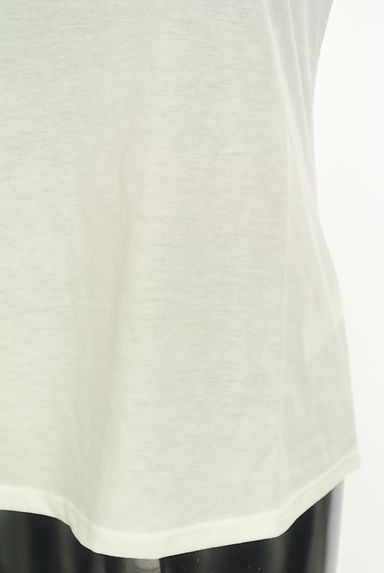 AZUL BY MOUSSY（アズールバイマウジー）の古着「Vネック白Tシャツ（Ｔシャツ）」大画像５へ