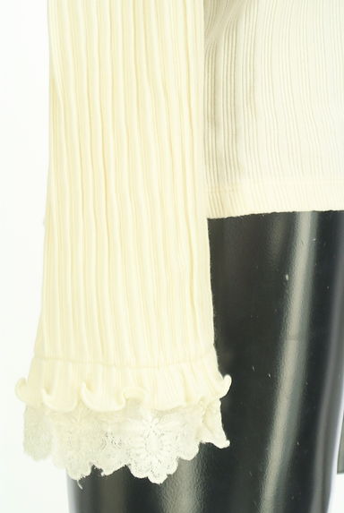 axes femme（アクシーズファム）の古着「パール刺繍メロウフリルリブカットソー（カットソー・プルオーバー）」大画像５へ