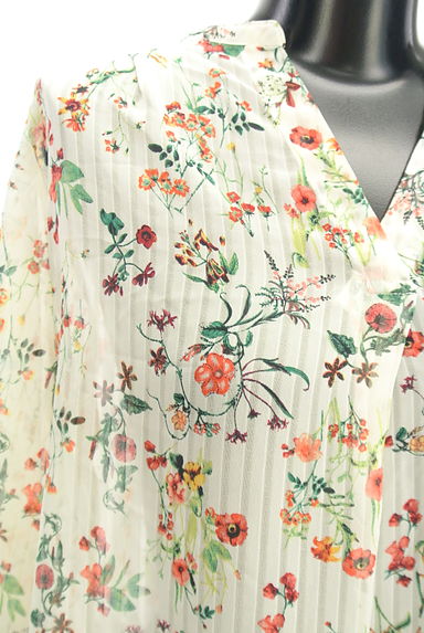 YECCA VECCA（イェッカヴェッカ）の古着「花柄シアースキッパーブラウス（カットソー・プルオーバー）」大画像４へ