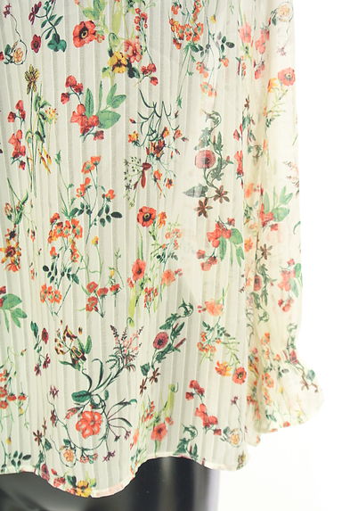 YECCA VECCA（イェッカヴェッカ）の古着「花柄シアースキッパーブラウス（カットソー・プルオーバー）」大画像５へ