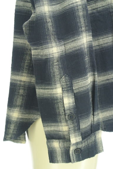 URBAN RESEARCH Sonny Label（サニーレーベル）の古着「チェック柄ラウンドヘムシャツ（カジュアルシャツ）」大画像５へ