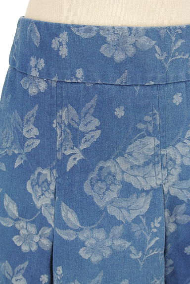 Laura Ashley（ローラアシュレイ）の古着「膝丈バラ柄プリーツデニムスカート（スカート）」大画像４へ