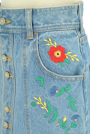 MOUSSY（マウジー）の古着「花刺繍デニムミニスカート（スカート）」大画像４へ