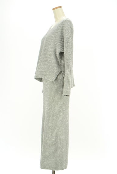 NATURAL BEAUTY BASIC（ナチュラルビューティベーシック）の古着「ラメリブニットトップス＋ロングスカート（セットアップ（ジャケット＋スカート））」大画像３へ