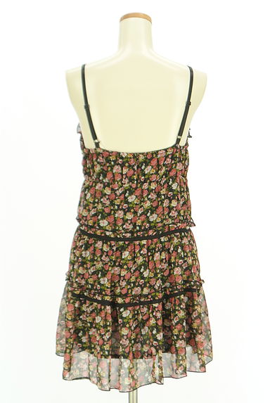 axes femme（アクシーズファム）の古着「小花柄膝上シフォンキャミワンピース（キャミソール・タンクトップ）」大画像２へ