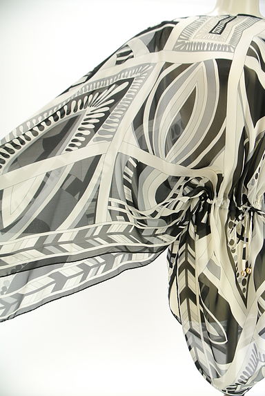 EMILIO PUCCI（エミリオプッチ）の古着「ドロストシアーブラウス（カットソー・プルオーバー）」大画像５へ
