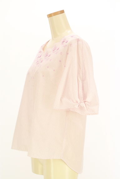 anySiS（エニィスィス）の古着「花刺繍入りスカラップカットソー（カットソー・プルオーバー）」大画像３へ