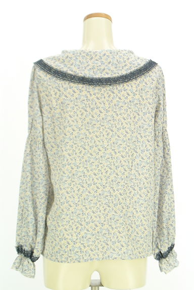 axes femme（アクシーズファム）の古着「ビッグカラー小花柄シフォンカットソー（カットソー・プルオーバー）」大画像２へ