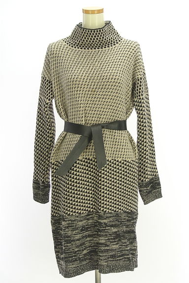 MAX MARA（マックスマーラ）の古着「フェイクレザーベルト付き膝丈ニットワンピ（ワンピース・チュニック）」大画像１へ