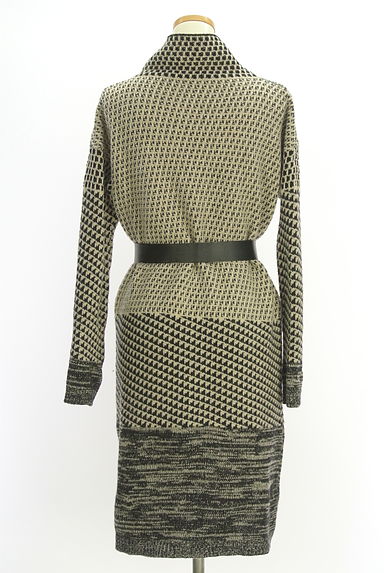 MAX MARA（マックスマーラ）の古着「フェイクレザーベルト付き膝丈ニットワンピ（ワンピース・チュニック）」大画像２へ