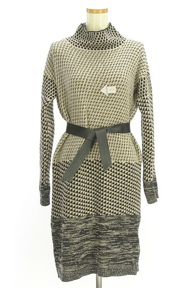 MAX MARA（マックスマーラ）の古着「フェイクレザーベルト付き膝丈ニットワンピ（ワンピース・チュニック）」大画像４へ
