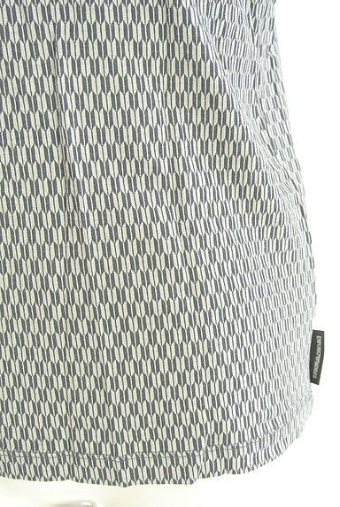 EMPORIO ARMANI（エンポリオ アルマーニ）の古着「矢絣柄Tシャツ（Ｔシャツ）」大画像５へ