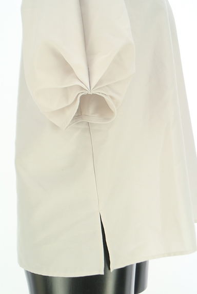 NATURAL BEAUTY BASIC（ナチュラルビューティベーシック）の古着「タックパフスリーブブラウス（カットソー・プルオーバー）」大画像４へ