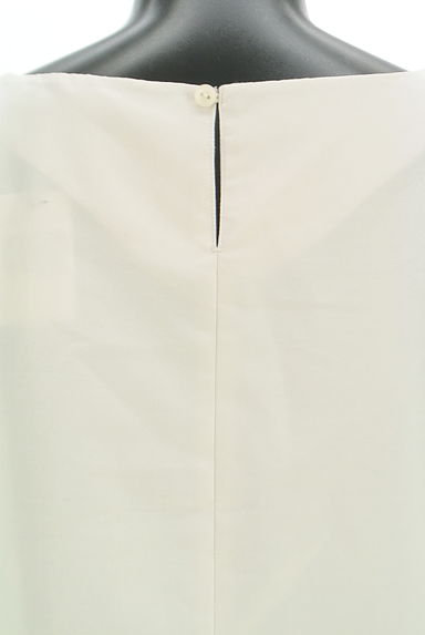 NATURAL BEAUTY BASIC（ナチュラルビューティベーシック）の古着「タックパフスリーブブラウス（カットソー・プルオーバー）」大画像５へ