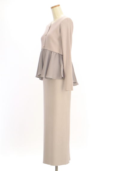 PROPORTION BODY DRESSING（プロポーションボディ ドレッシング）の古着「サテンペプラムニット＋ロングスカート（セットアップ（ジャケット＋スカート））」大画像３へ