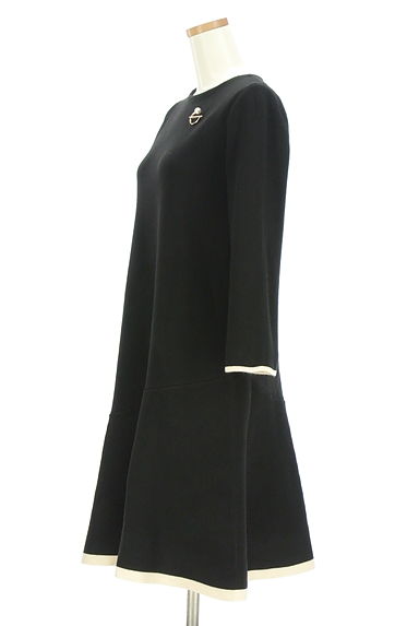 JUSGLITTY（ジャスグリッティー）の古着「ブローチ付き膝丈ニットワンピース（ワンピース・チュニック）」大画像３へ