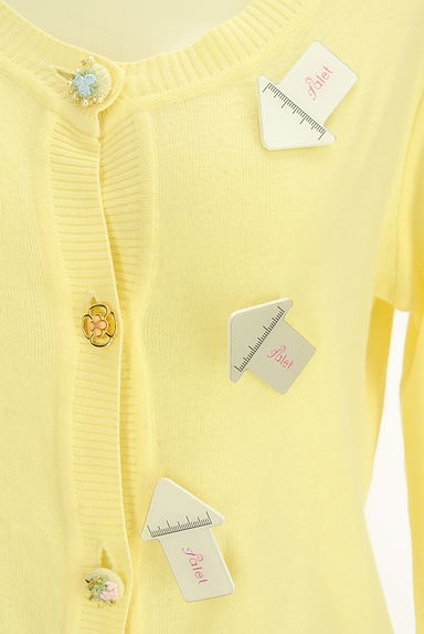 JILL by JILLSTUART（ジルバイジルスチュアート）の古着「装飾フロントボタンニットカーディガン（カーディガン・ボレロ）」大画像５へ