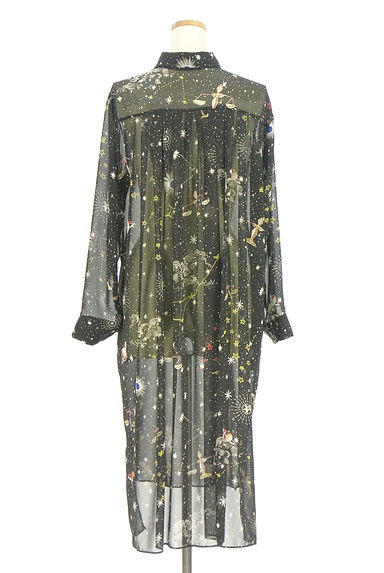antiqua（アンティカ）の古着「宇宙プリントロングシアーシャツワンピース（ワンピース・チュニック）」大画像２へ