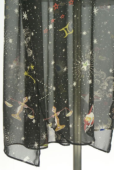 antiqua（アンティカ）の古着「宇宙プリントロングシアーシャツワンピース（ワンピース・チュニック）」大画像５へ