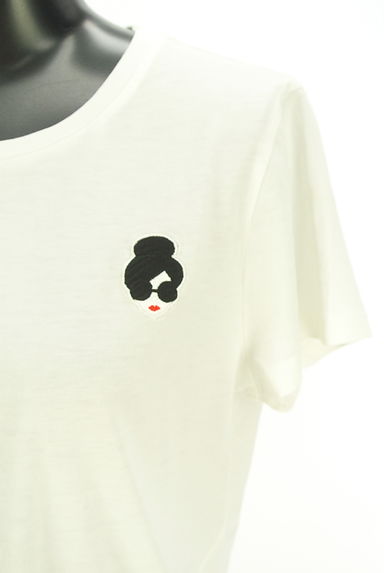 alice+olivia（アリスオリビア）の古着「ガールワッペン付き半袖Tシャツ（Ｔシャツ）」大画像４へ