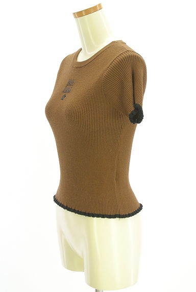 MARY QUANT（マリークワント）の古着「PUBLUXコラボ ブランドロゴ刺繍入り半袖リブニットトップス（ニット）」大画像３へ