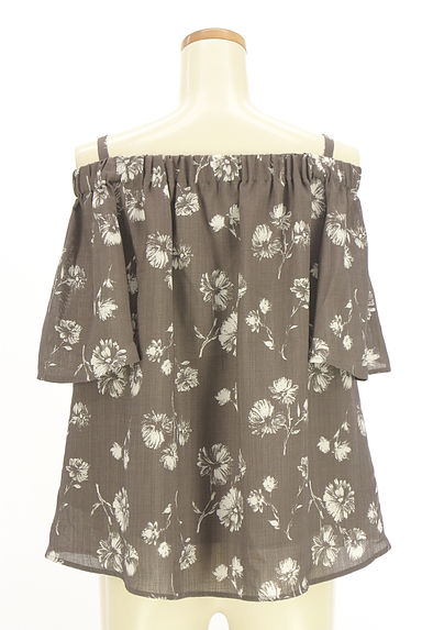 ROSSO（ロッソ）の古着「オープンショルダー花柄トップス（カットソー・プルオーバー）」大画像２へ