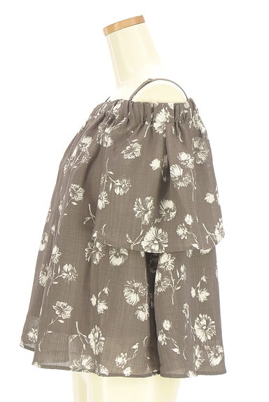 ROSSO（ロッソ）の古着「オープンショルダー花柄トップス（カットソー・プルオーバー）」大画像３へ