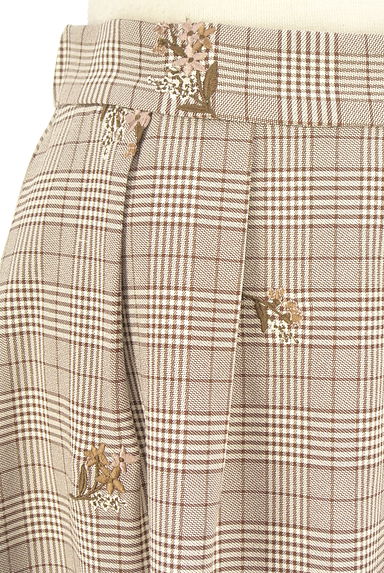 LAISSE PASSE（レッセパッセ）の古着「花刺しゅう入りチェック膝下スカート（ロングスカート・マキシスカート）」大画像４へ